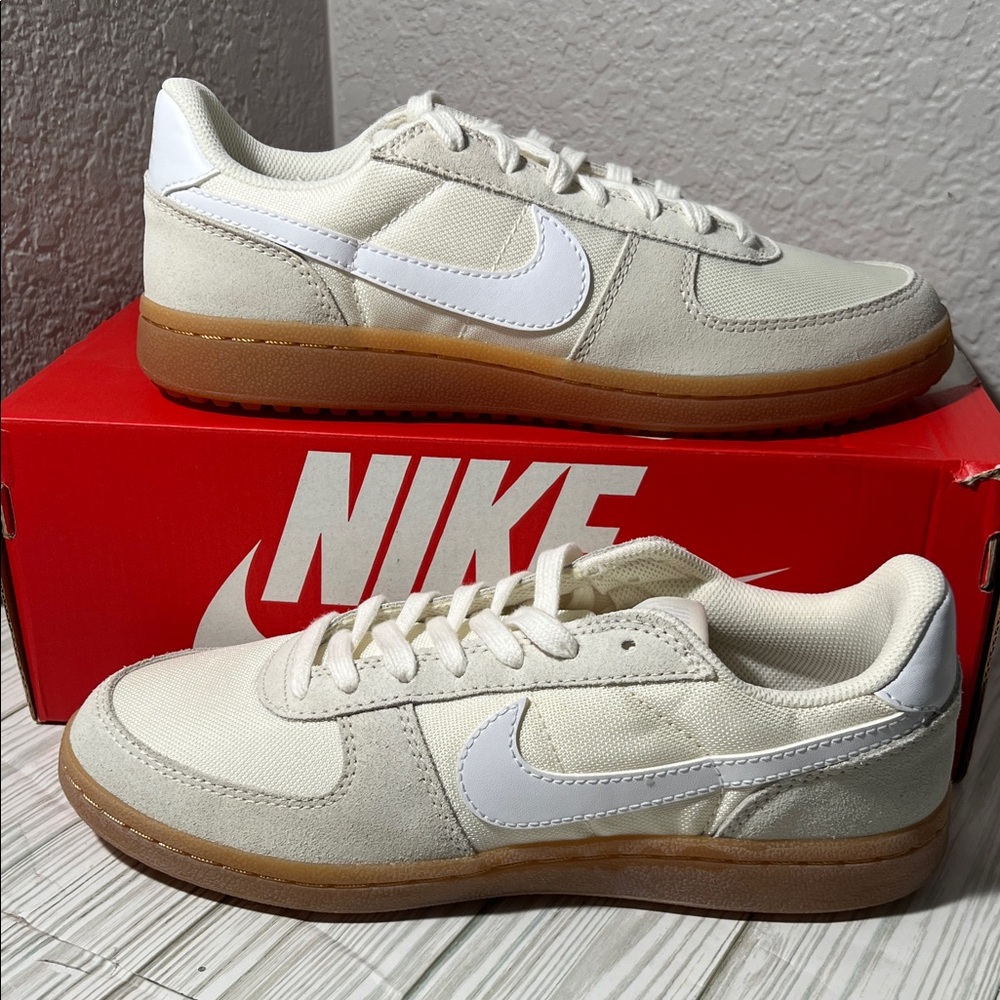 Nike Field General sneaker shoe white Ivory Gum (GS) youth size 7Y IF0465-102